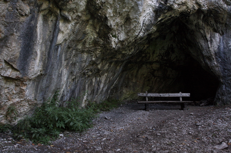 plitvice jezera - cave rest
