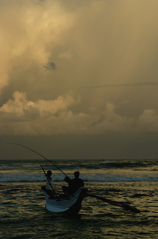 sri lanka - traditional boat fishing_2